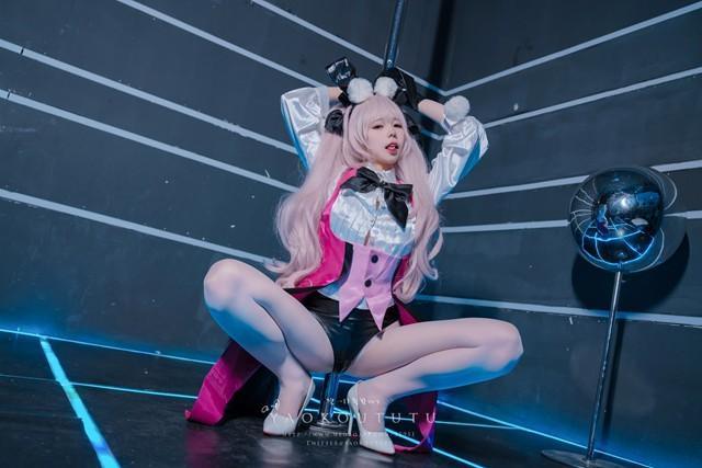 咬一口兔娘(yiko湿润兔) – 六月订阅『高扬斯卡娅兔女郎』[54P+1V 1.44GB]